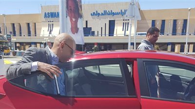 مسعد شاهين في أسوان يشيد بخدمات المطار الدولي.. ويؤكد: التنظيم أساس الجمال