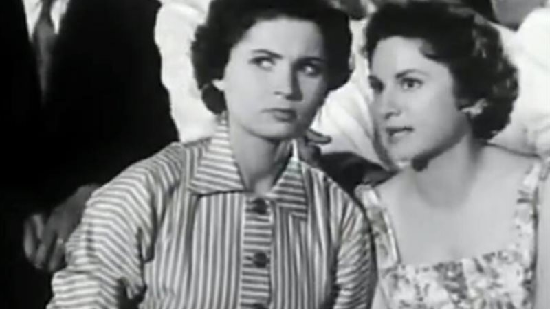 امرأة في مشهد