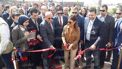 فيديو| وزيرة الاستثمار تفتتح مصنع الضفائر الكهربائية ببورسعيد