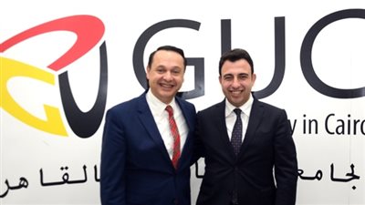 إنفوجراف| المهندس حسين عادل فهمي المشارك في  جلسة آفاق جديدة ..من هو؟