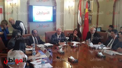 صور| رئيس مجلس أمناء الجامعة البريطانية : «العولمة وحش»