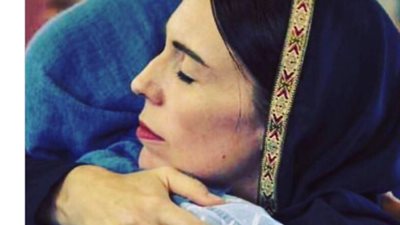 زيارة تبرز الوجه الإنساني لرئيسة وزراء نيوزيلندا 
