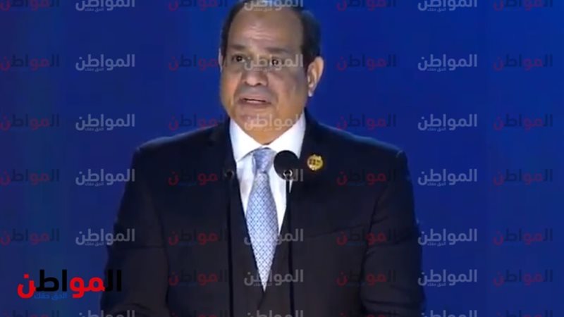 السيسي على المسرح
