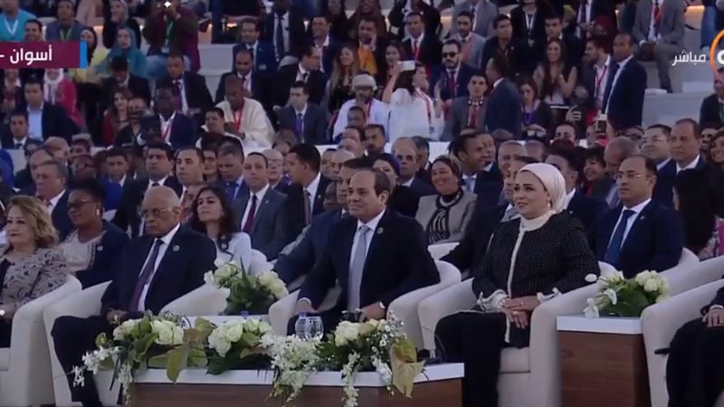 الرئيس السيسي وحرمه