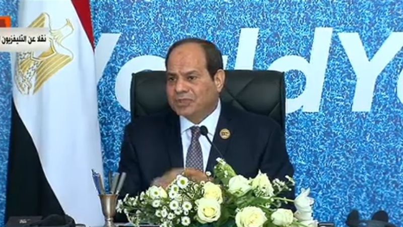 السيسي فى المائدة