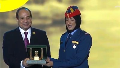 السيسي يكرم النماذج الشبابية الناجحة في العالم العربي والإفريقي 