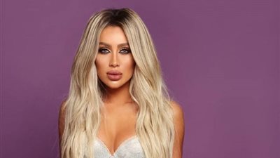 صورة| مايا دياب تأخذ رأي جمهورها في أول إطلالة من برنامج «هيك منغني»