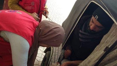100 مليون صحة| إجراء المسح الطبي لمواطن في «توك توك» بالشرقية