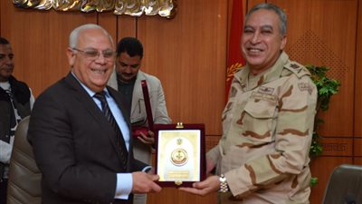 محافظ بورسعيد: فخور بانتمائي للقوات المسلحة