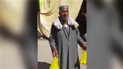 فيديو| بائع ليمون: السيسي في أسوان شيخ عرب وعمل اللي محدش عمله 