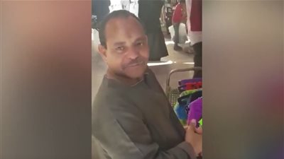 فيديو| بائع ملابس: السيسي شيخ العرب في أسوان والملتقى زي العسل