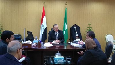 محافظ الشرقية يبحث سبل إنشاء صوامع حقلية جديدة
