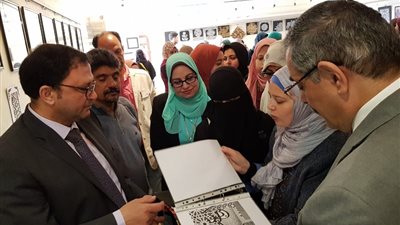 صور| نائب رئيس جامعة بنها يفتتح معرض الفنون بكلية التربية النوعية