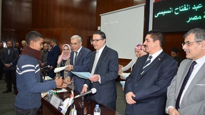 تكريم 164 طالبا من الدفعة الأولى من صنايعية مصر في جامعة بنها