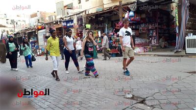 صور| شباب الأفارقة في جولات منفردة بأسوان بعد منتدى الشباب