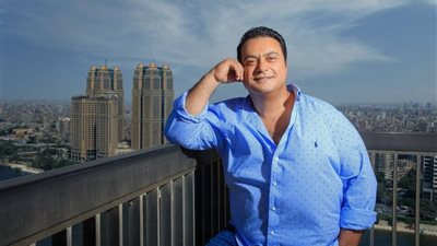 مراد مكرم يقدم شخصية انتهازية ومستغلة في «الملكة»