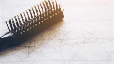 وصفات طبيعية للتخلص من تساقط شعر الأطفال  