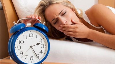 لا منسهرش بقى.. قلة النوم تسبب زيادة الوزن
