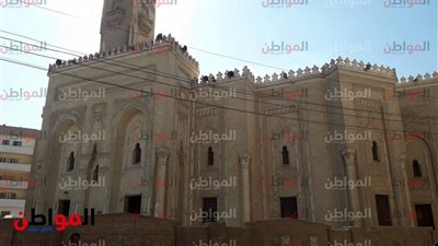 فيديو| توافد المصلين علي مسجد العباسي بشبين الكوم لاداء صلاة الجمعة