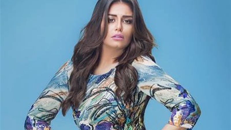 الفنانة منة فضالي