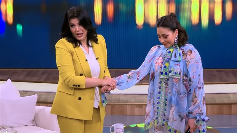  بوسى في معكم منى