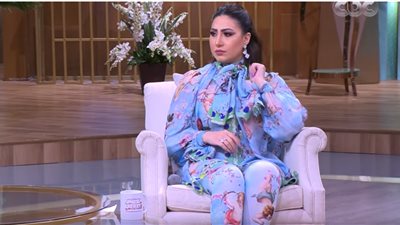 المطربة بوسي تستقبل موسم الربيع بهذه الإطلالة 