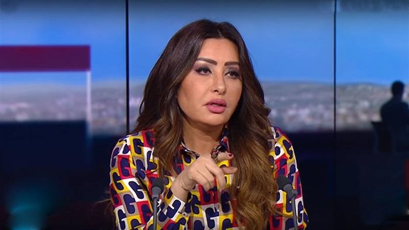 الفنانة لطيفة 
