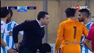 قصة صورة| «أبو طبنجة» يظهر في مباراة فريقه أمام بيراميدز في الدوري