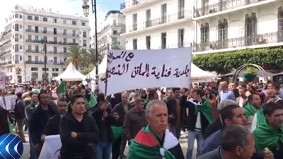 فيديو| المتظاهرين الجزائريين: «كفاية فساد نريد إحياء بلادنا»