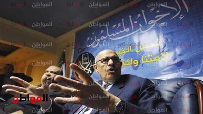 محمد الباز يكشف علاقة البرادعي بالإخوان بعد محاربتهم في الماضي