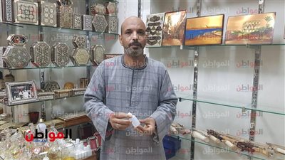 فيديو| بائع اكسسوارات في أسوان: السياحة تحسنت على يد السيسي