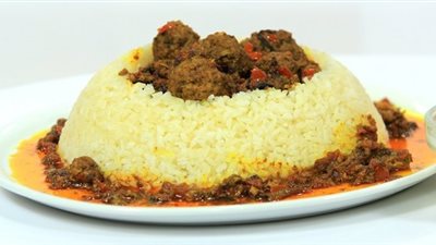 جربها مش هتخسر.. طريقة عمل كرات اللحم الضاني بصوص الكاري الشهي