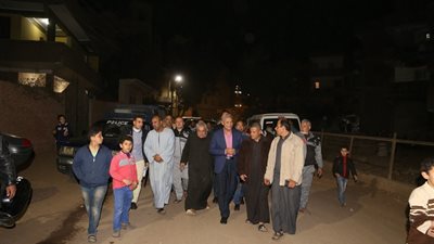 محافظ المنوفية يقوم بجولة تفقدية سيراً على الأقدام في شبين الكوم
