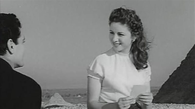 امرأة في مشهد