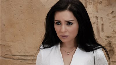 وصلة غزل بين مي عزالدين وإيمان السيد .. وهذه الفنانة تتدخل