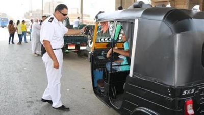 اقتصادي: «سائق التوك توك» في نظر الحكومة على خانة البطالة