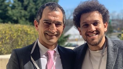 عمرو واكد في الكونجرس  الأمريكي مع جو تيوب