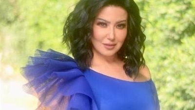أزياء ربيع 2019| الأزرق الملوكي على طريقة سمية الخشاب