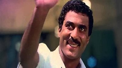 رحلة في الذاكرة| أعطى أحدهم ألف دولار.. مواقف أحمد زكي مع زملائه 