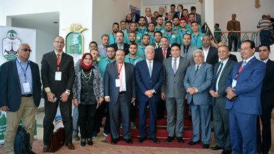 محافظ جنوب سيناء يزور معرض مؤتمر الطاقة المتجددة بشرم الشيخ 