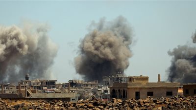 قصف إسرائيلي يتساقط على منطقة الشيخ نجار في حلب 