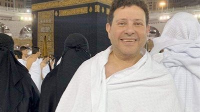 صور| هاني شاكر في العمرة بعد إحياء حفلًا في السعودية