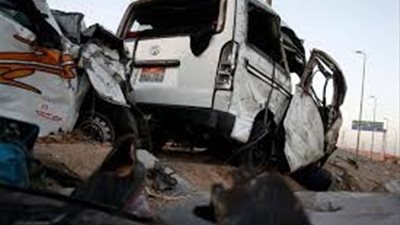 إصابة 10 أشخاص في حادث تصادم سيارتين بمركز كفر الدوار