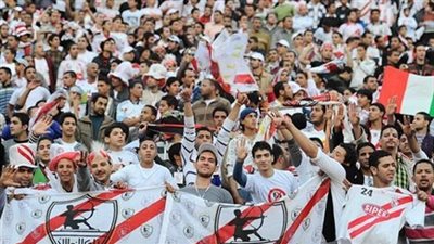 جماهير الزمالك تدعم الفريق بفندق الإقامة قبل القمة 117 بالدوري