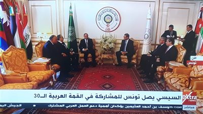 صور| استقبال الرئيس السيسي في القاعة الرئاسية بمطار تونس