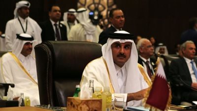 «ردّت في صدره» صحفي قطري يتنبأ بهروب زعيم من القمة العربية 