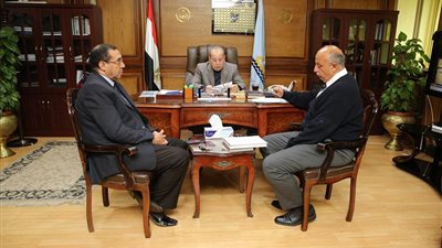 محافظ كفر الشيخ يبحث شكاوى ومطالب المواطنين بدسوق وقلين 