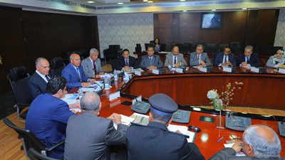 وزير النقل يبحث مقترحات تنفيذ مشروع بديل لـ كوبري خزان أسوان