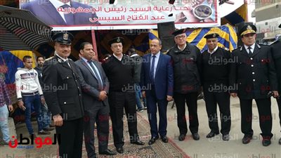 فيديو وصور.. مدير أمن بورسعيد يفتتح معرض كلنا واحد للسلع الغذائية