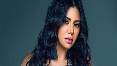 صور| «شبه عارية» رانيا يوسف تثير الجدل بفستان ساخن من جديد